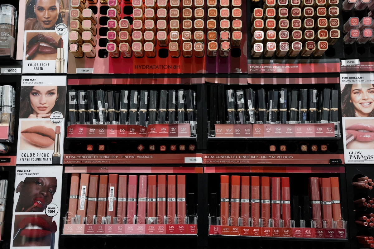 Doanh số quý gần nhất của L’Oréal tăng 6%, Estée Lauder Companies ghi nhận mức tăng 4%.